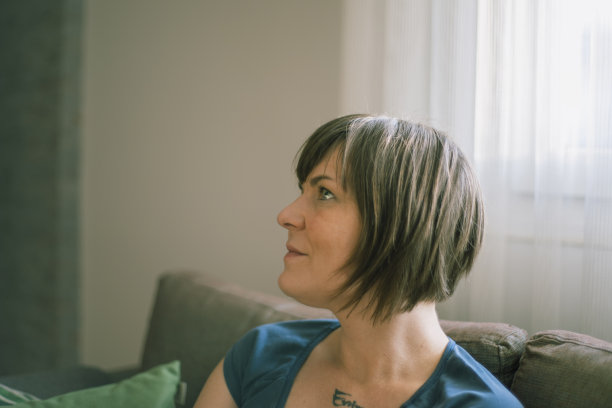 室内的肖像图片下载