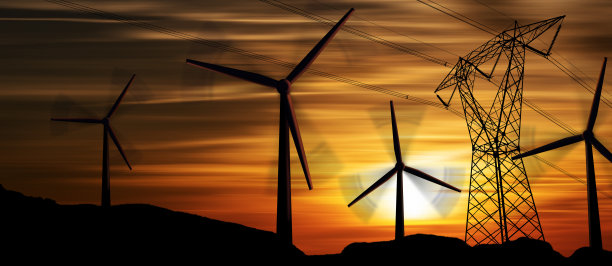 日落时高压塔和风力涡轮机的剪影图片下载