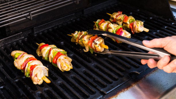 烧烤串和烧烤钳图片下载