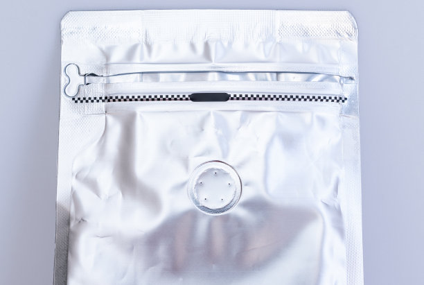 一个拉链锁咖啡袋除气阀。图片下载