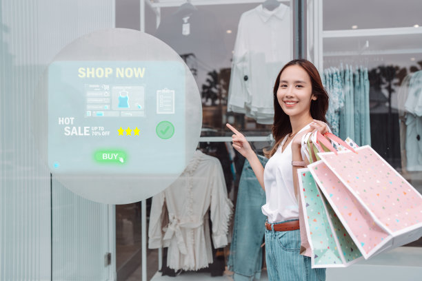 美丽的亚洲女性女子女孩拿着购物袋，散步享受微笑，在百货商场的橱窗外购物户外时尚的生活方式图片下载