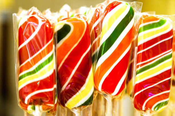 彩色的吸吮棒棒糖。图片下载