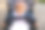 漂亮的女婴坐在婴儿车里，大声笑着图片下载