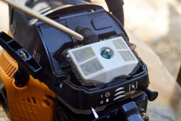 电锯空气过滤器清洗照片图片下载