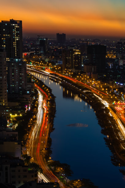 胡志明市的天际线在晚上-越南图片下载