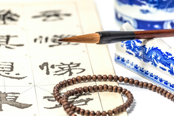 中国书法、毛笔、墨、纸、砚的特写图片下载