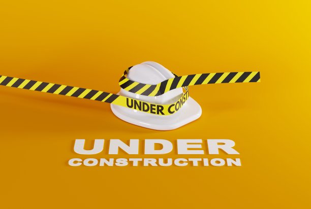 刻有“施工中”字样的施工安全帽。图片下载