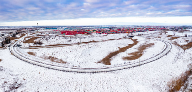 加拿大克莱因堡的加拿大太平洋CP铁路沃恩联运码头图片下载