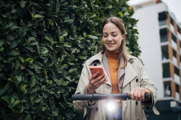 年轻的女人图片下载