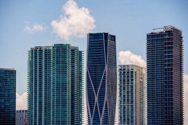 迈阿密一组高楼大厦的照片图片下载