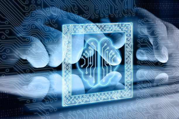 黑客手使用的笔记本电脑与电路板和人脑。图片下载