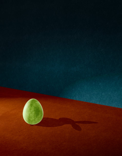 霓虹灯绿色复活节彩蛋与有趣的兔子作为影子。放置在深橙色工作室背景。艺术与设计主题，图片下载