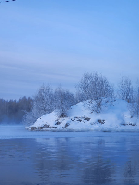 白河在雪林景观图片下载