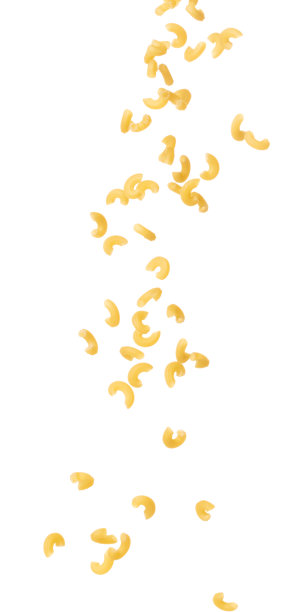 通心粉成群掉落，黄色的通心粉飘炸，抽象的云飞。弯曲的通心粉在空中飞溅。白色背景隔离高速快门，定格运动图片下载