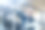 在高海拔脚手架上工作的男工人图片下载