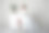 一个美丽的年轻新娘模型长蕾丝礼服在极简主义的白色工作室内部。婚礼摄影。图片下载