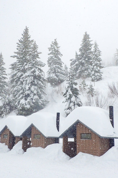 爱达荷州博伊西的Bogus Basin滑雪场积雪很深图片下载