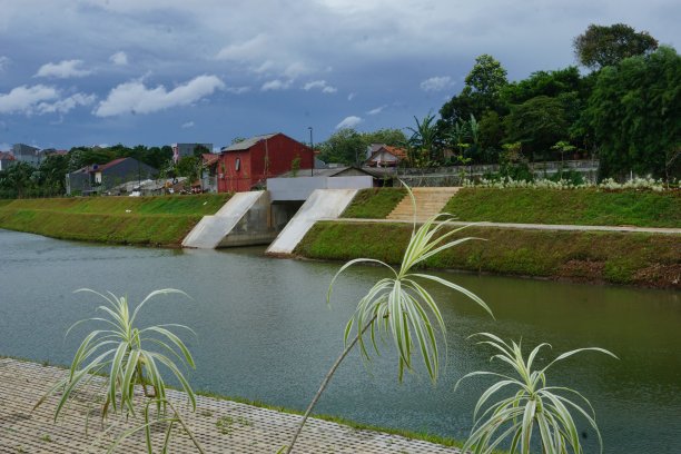新建的城市公园之美图片下载