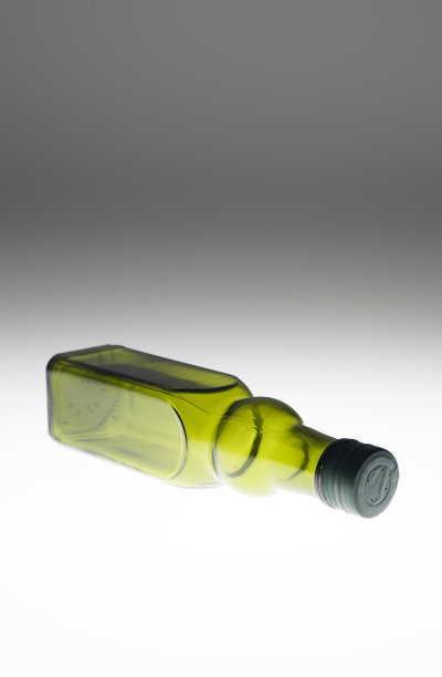 用于装药品、饮料和化学品的玻璃瓶图片下载