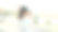 年轻女子用手机拍下海港的照片。后视图图片下载