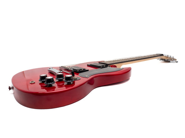 白色背景下的红色电吉他。乐器吉他。图片下载