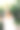 后面的观点。新娘穿过花园。图片下载