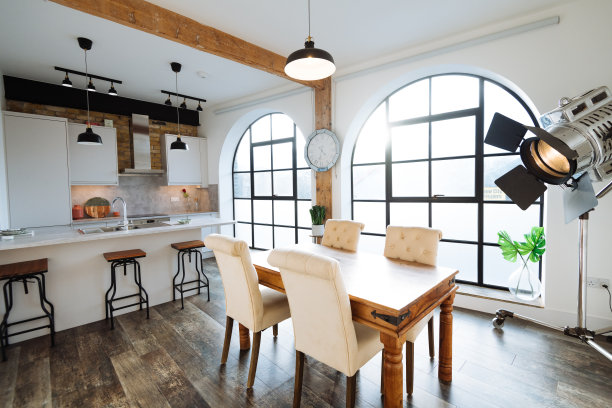 现代工业风格厨房的广角照片图片下载