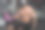 健美运动员用哑铃锻炼肱二头肌图片下载