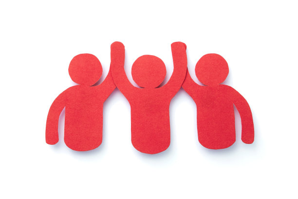 一群人用剪纸握手。图片下载