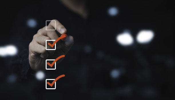 企业用红笔打勾勾勾，为质量保证检查表的概念。图片下载