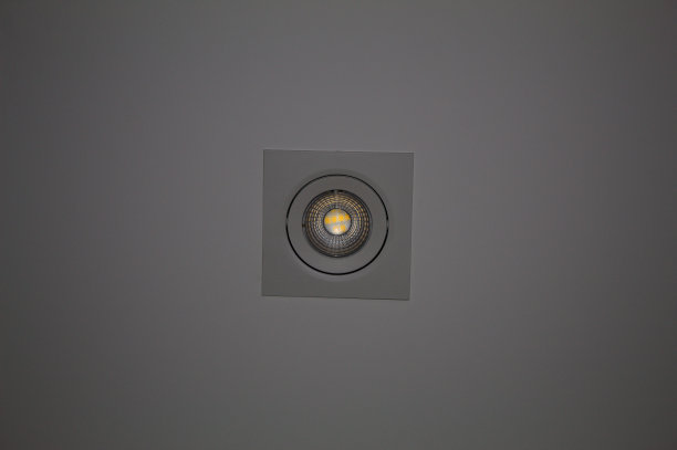 住宅和公寓室内用灯具和聚光灯图片下载