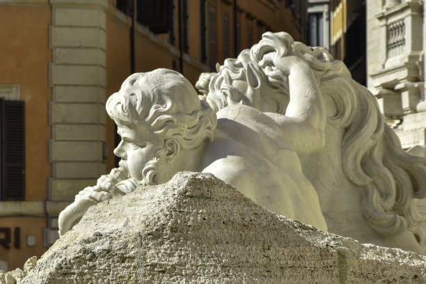 特莱维喷泉是意大利罗马最大、最著名的喷泉之一。图片下载