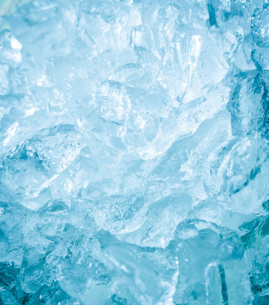 冰块的背景，冰块的纹理或背景它让我感觉清新，感觉很好，在夏天，冰和冷饮会让我们感到放松，为饮料或茶点业务。图片下载