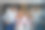 企业专业人士，男女经理在现代化的办公走廊里散步交谈图片下载