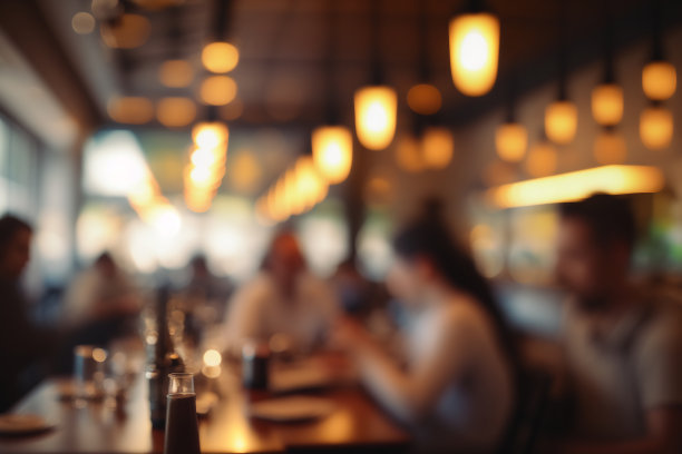 模糊人在咖啡馆，餐厅与光抽象散景背景图片下载