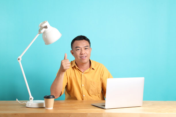 40多岁亚洲男人图片下载