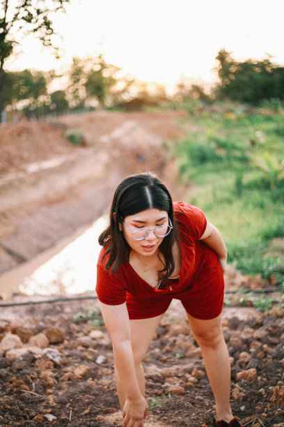 矮胖的泰国女孩图片下载