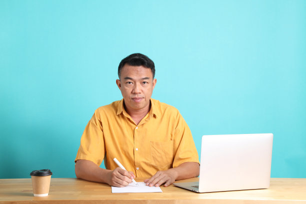 40多岁亚洲男人图片下载