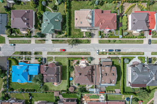 郊区居民区的航空摄影。典型的私人屋图片下载