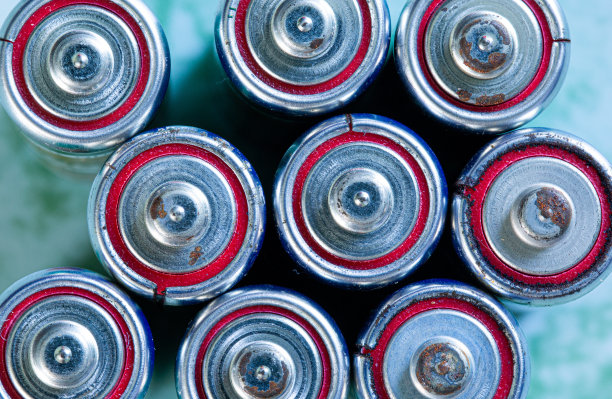 电池，AAA碱性电池与单一焦点，电池，
锂，回收，锂离子电池，有毒废物，回收，
电子行业,图片下载