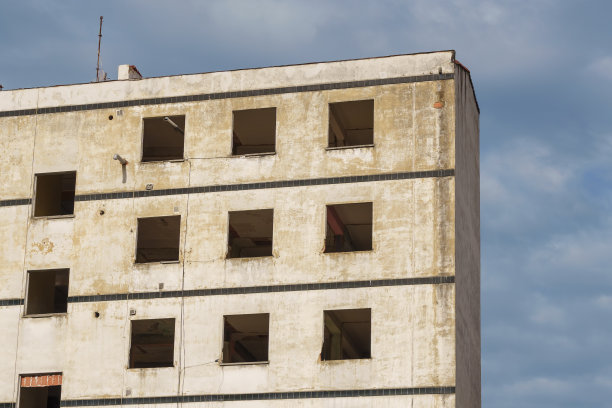 一间破窗破窗的破房子图片下载