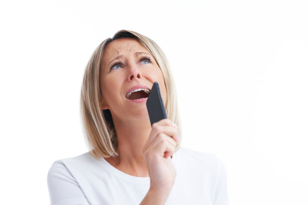 金发女人的照片在后面孤立的背景与手机图片下载