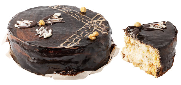 坚果巧克力蛋糕。生日派与切片隔离在白色背景与修剪路径图片下载