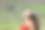 女子冥想听音频指南在大自然图片下载