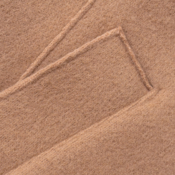 米色羊毛大衣口袋的细节图片下载