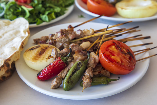 传统美味的土耳其食物;烤串(土耳其名字;警察sis)图片下载