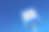 公交站牌上的蓝天背景特写图片下载