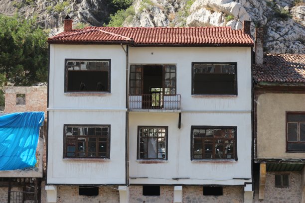 土耳其阿玛西亚河边的老房子。图片下载