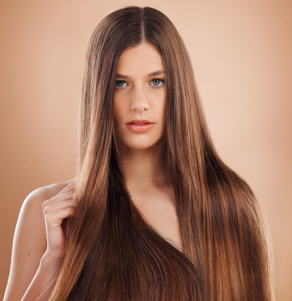 头发，沙龙和肖像的妇女在工作室上的橙色背景为健康，美容和化妆品。头发护理，美容沙龙，女孩脸，豪华治疗，健康，自然，长发图片下载