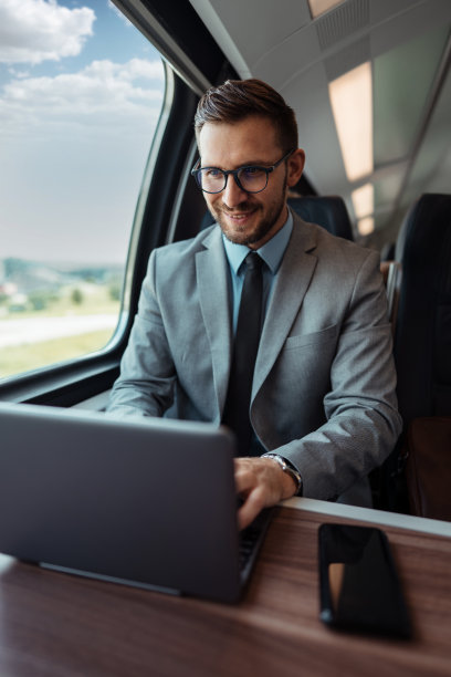 高铁旅行图片下载